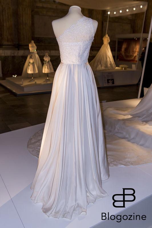 13 June 2015, the Royal Chapel, the Royal Palace of Stockholm Swedish design The wedding dress, in three shades of white, was created by the Swedish designer Ida Sjöstedt. The dress is made from silk crêpe overlaid with Italian silk organza. Couture lace made by José María Ruiz was applied to the dress, and the train was hand-cut and then hand-stitched in Ida Sjöstedt's studio in Stockholm. Today inaugurated the new exhibition, Royal wedding dresses 1976-2015, at the Royal Palace in Stockholm. Pictures of the opening ceremony with the queen and all the princesses. - Idag invigdes den nya utställningen Kungliga brudklänningar 1976-2015 på Kungliga Slottet i Stockholm. Bilder från invigningen med drottningen och alla prinsessor. Royal Palace, Stockholm, Sweden 2016-10-17 (c) Pelle T Nilsson/Stella Pictures