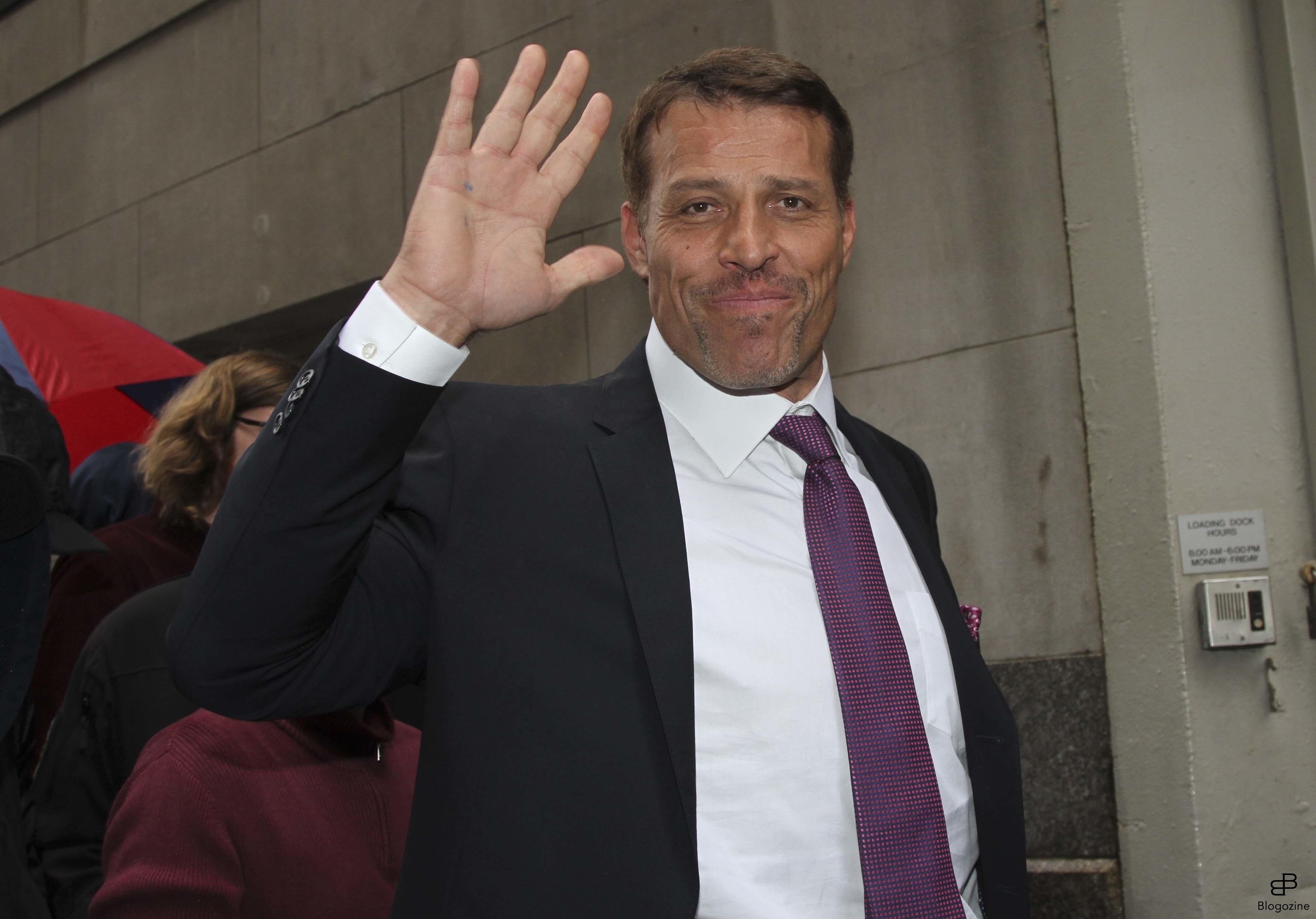 4457121 New York, Nov 06 2015 Author Tony Robbins at HuffPost Live in NYC COPYRIGHT STELLA PICTURES