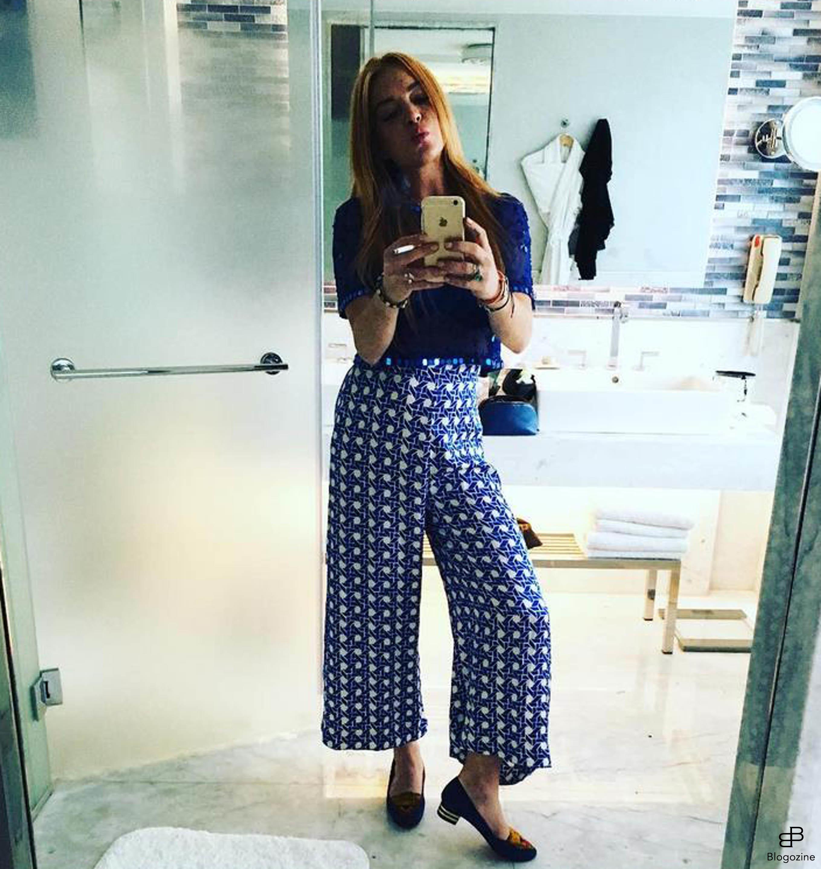 6152233 23-9-2016 Celebrity Selfies Pictured: Lindsay Lohan PLANET PHOTOS www.planetphotos.co.uk info@planetphotos.co.uk +44 (0)20 8883 1438 DISTR. STELLA PICTURES