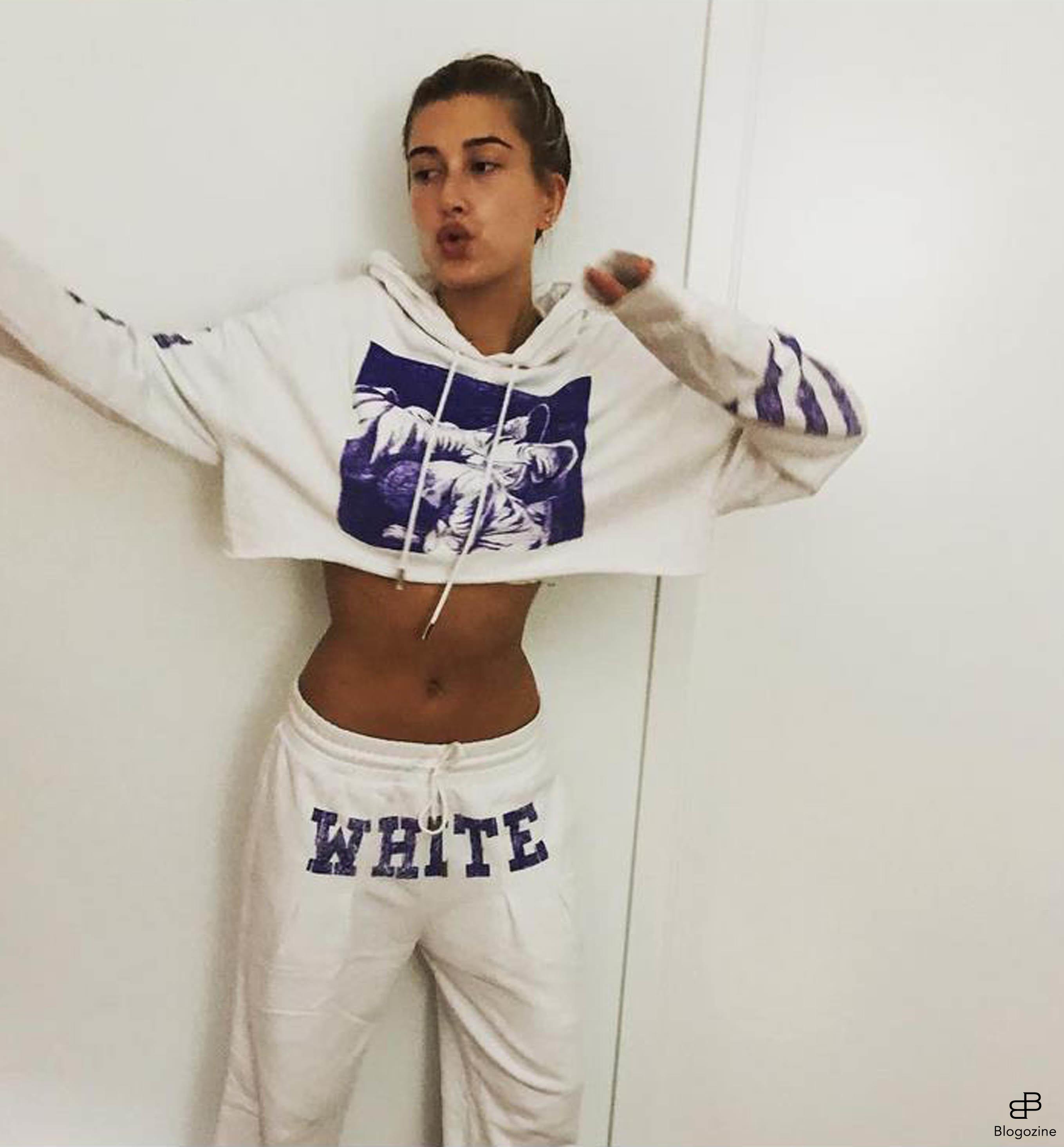 6334022 10-10-2016 Celebrity Selfies Pictured: Hailey Baldwin PLANET PHOTOS www.planetphotos.co.uk info@planetphotos.co.uk +44 (0)20 8883 1438 DISTR. STELLA PICTURES