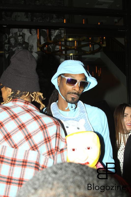 158914, Snoop Dogg arrives at Catch LA dressed in a bizarre mother/child Halloween outfit paired with Ugg boots. With him is a costume-less Wiz Khalifa. Los Angeles, California - Monday October 31 2016. Photograph: © TAO, PacificCoastNews. Los Angeles Office (PCN): +1 310.822.0419 UK Office (Photoshot): +44 (0) 20 7421 6000 sales@pacificcoastnews.com FEE MUST BE AGREED PRIOR TO USAGE